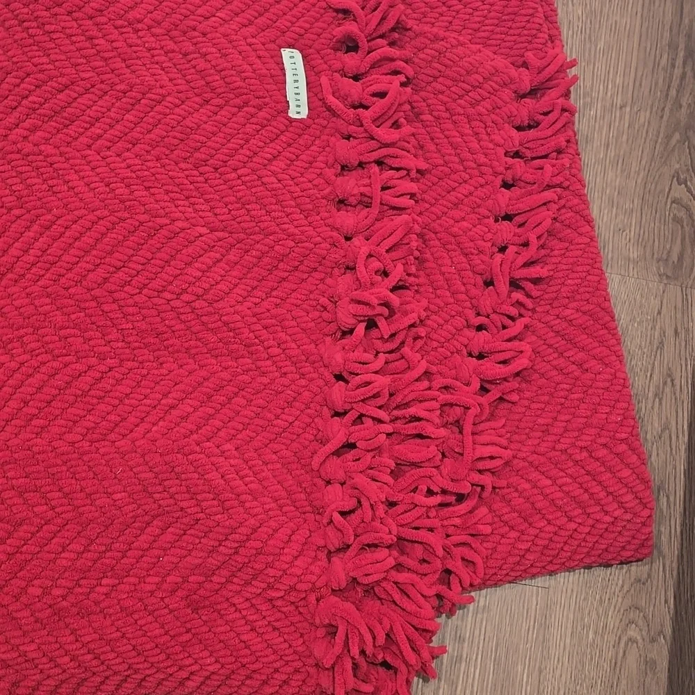 Pottery barn‎ red blanket